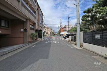 敷地北側の前面道路（東側から）