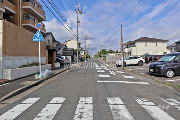 敷地北側の前面道路（東側から）