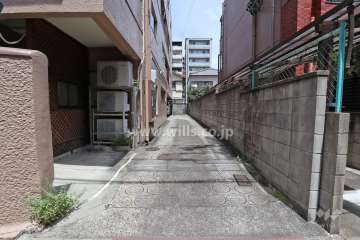 駐車場出入り口