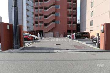 駐車場出入り口