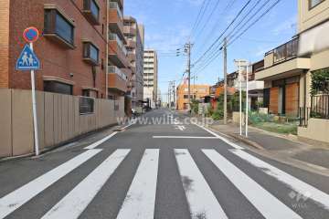 敷地北側の前面道路（東側から）
