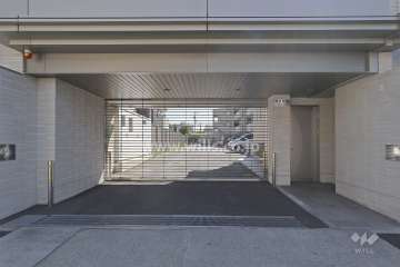 駐車場出入り口（ゲート付き）