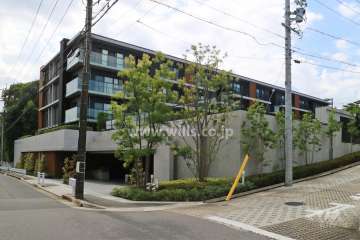 グランドヒルズ春山の外観（北東側から）