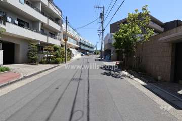 敷地北側の前面道路