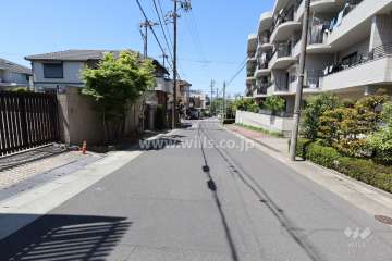 敷地北側の前面道路