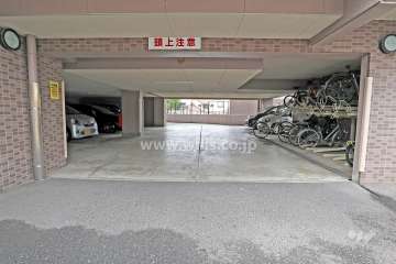 駐車場出入り口