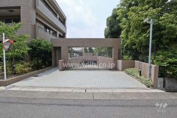 駐車場の出入り口（リングシャッター付き）