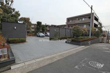 駐車場出入り口
