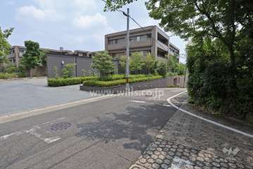 サーパス松栄町の外観（北西側から）