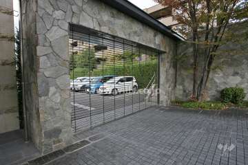 駐車場入り口(リングシャッター付き)