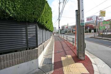 敷地南側の前面道路