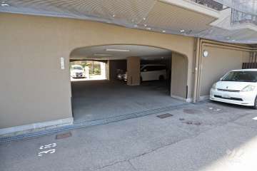 敷地内駐車場（屋外平面式・屋内平面式）