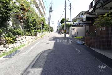 敷地南側前面道路（西側から）