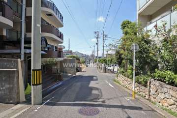 敷地北側の前面道路（東側から）