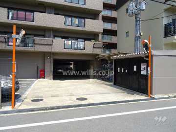駐車場出入り口