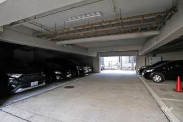敷地内駐車場（屋内平面式）