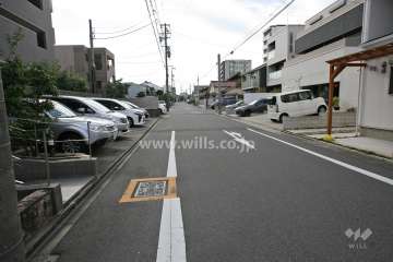敷地北側の前面道路（東側から）