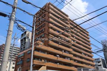 ライオンズマンション瑞穂通の外観（南西側から）