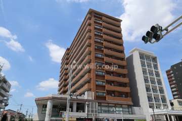 ライオンズマンション瑞穂通の外観（南東側から）