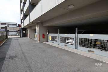 敷地内駐車場（屋内機械式）