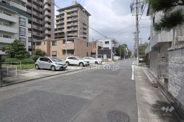 敷地東側前面道路（南側から）