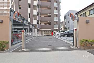 駐車場出入り口（ロボットゲート付き）-(2)