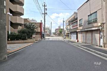 敷地北側の前面道路（東側から）