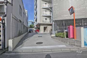 駐車場出入り口
