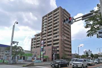 ライオンズガーデン瑞穂通の外観（南東側から）
