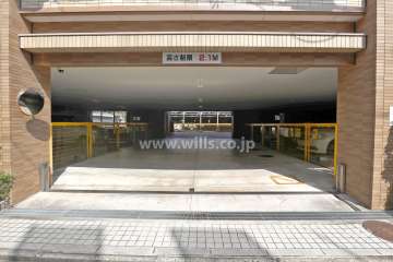 駐車場出入り口-(2)