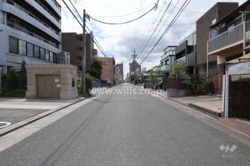 敷地北側の前面道路（東側から）