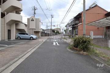 敷地北側の前面道路（東側から）