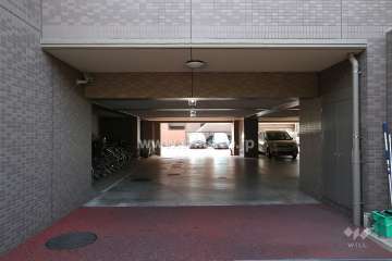 駐車場出入り口