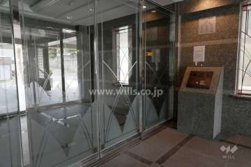 エントランスはオートロック付きです。