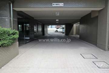 駐車場出入り口