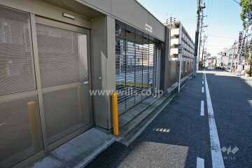 駐車場入り口(リングシャッター付き)