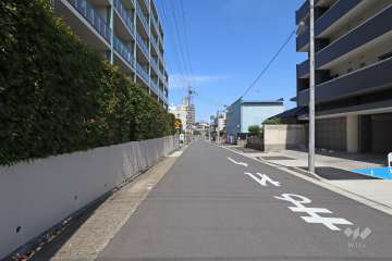 敷地南側の前面道路