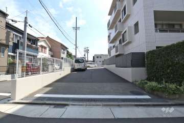 駐車場出入り口