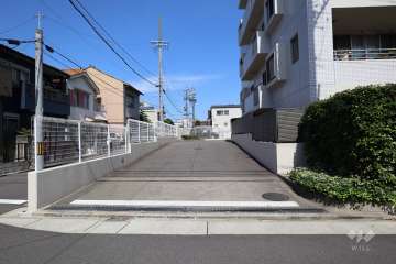 駐車場出入り口