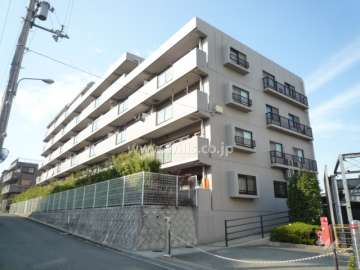 エンゼルハイム千里山第２の外観（南東側から）