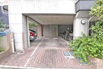 駐車場出入り口