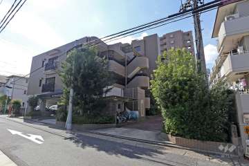 ライオンズマンション桜山西の外観（北東側から）