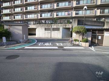 駐車場出入り口