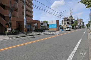 敷地北側の前面道路（東側から）