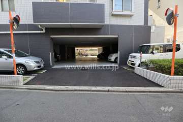 駐車場出入り口
