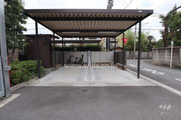 敷地内駐車場（ルーフ付きの平面式）