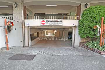 駐車場出入り口