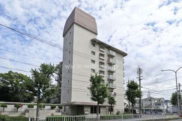 リリーハイツ田辺1号棟の外観（北西側から）