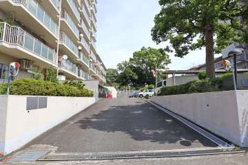 駐車場出入り口
