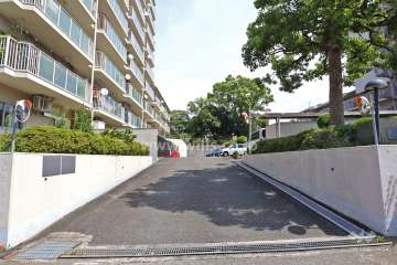 駐車場出入り口